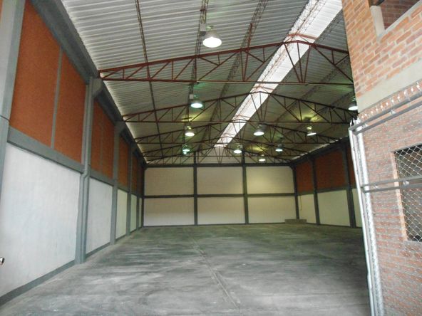 Warehouse: Parque Industrial Y Comercal Tulua A-2, Tulua, AK 00000